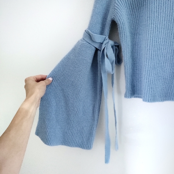 UO Silence + Noise Bell Tie Sleeves Sweater Blue - Picture 3 of 4